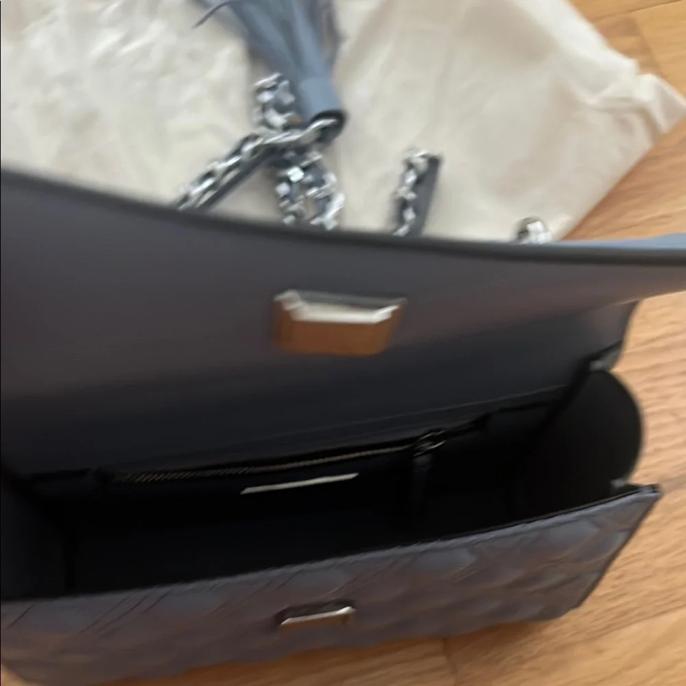 Tory Burch Elegant Quilted Women's Bag - Picture 4 of 6